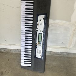 Yamaha Ez-200 Keyboard