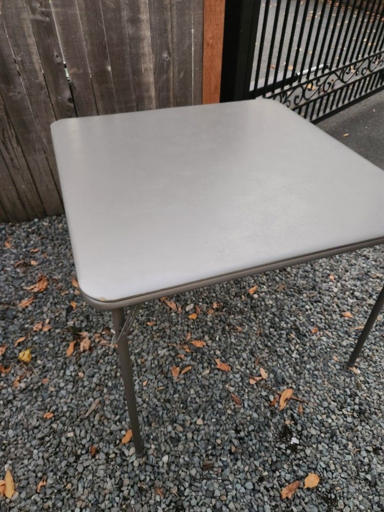 Vintage style folding portable card table picnic patio barbecue Thanksgiving family gathering
Traditional vintage style card table. Good condition.