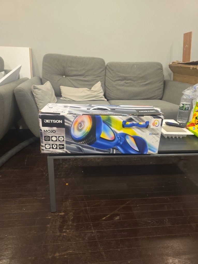 Jetson MOJO Dynamic sound hoverboard.