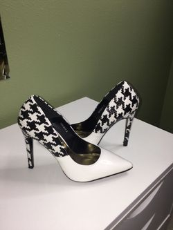 Black and white high heel size 8