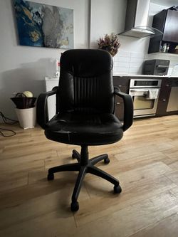 Free Desk Chair With Purchase Of Anything Am Selling! (moving Sell)