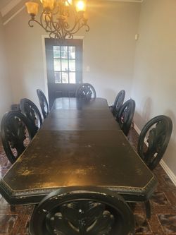 Extendable Dinning Table With 9 Chairs!!