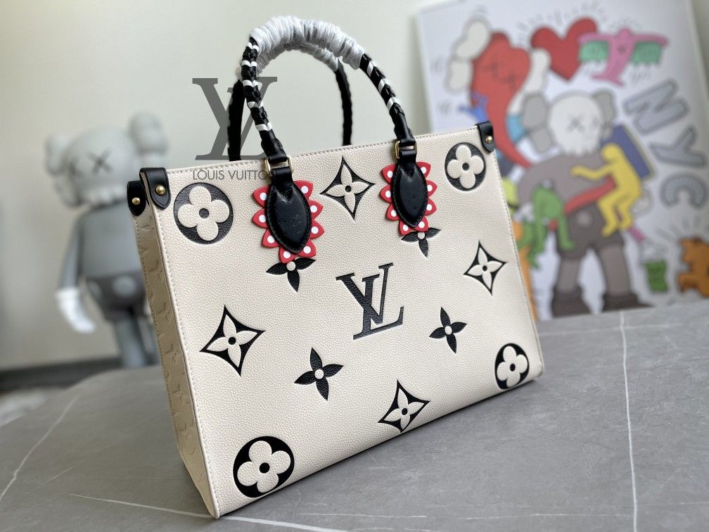 Louis Vuitton Onthego M45372 white bag 35x27x14cm for Sale in Laud By Sea,  FL - OfferUp