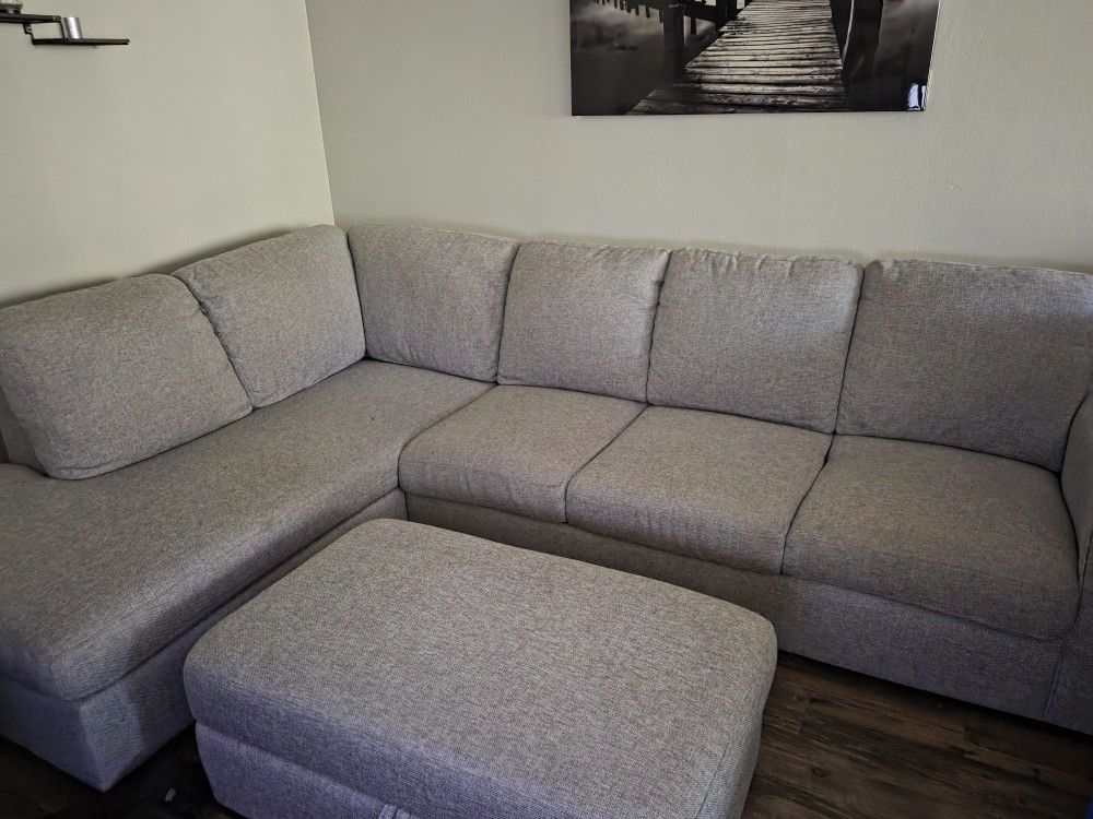 Sectional Couch With Ottoman