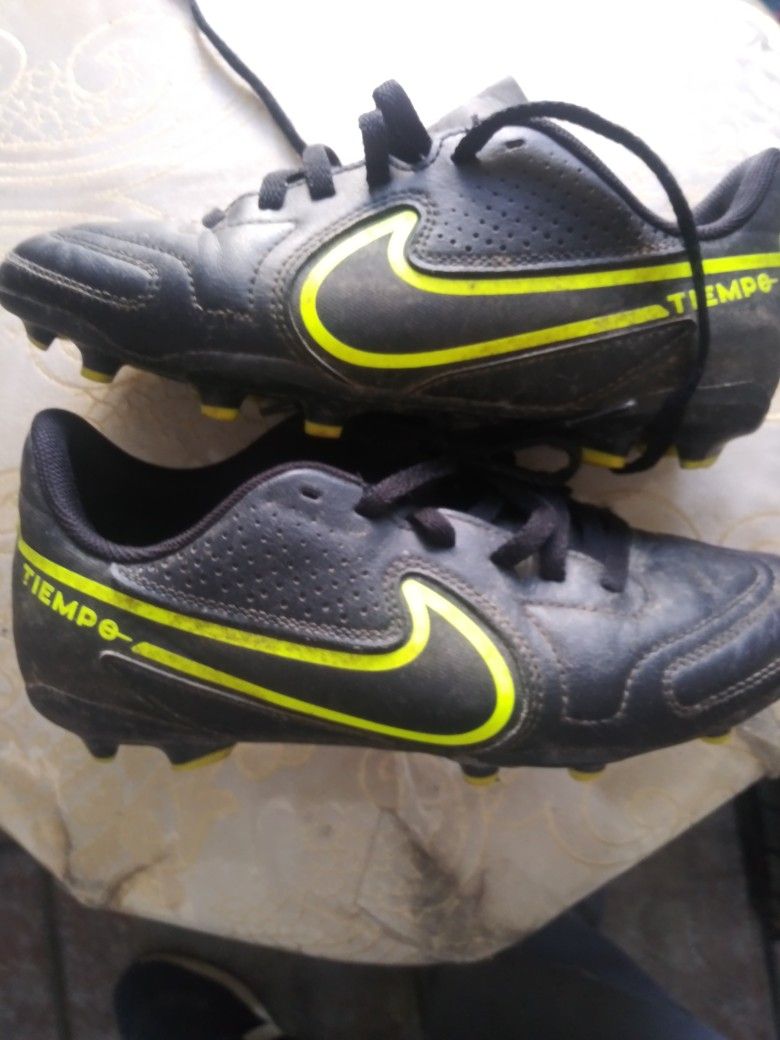 Soccer Shoes 4 Sale