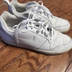 White Nike Men’s Shoes Size 10