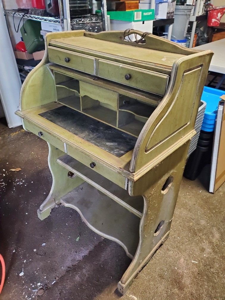 Vintage Roll Top Desk (Read Description)