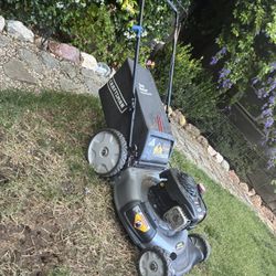 Crafstman Briggs And Stratten Lawnmower 140 cc