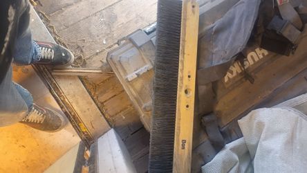 Horsehair concrete broom