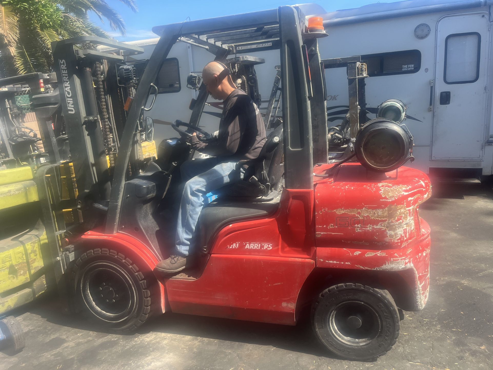 Unicarrier ( Nissan) Pneumatic Forklift