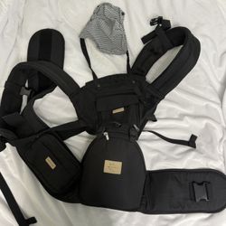 Comfortable and versatile black baby carrier for everyday use.  