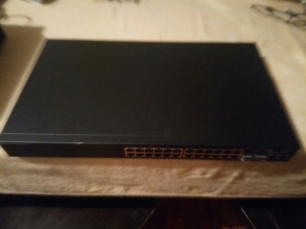 Dell PowerConnect 3524 Switch – 24 Port Fast Ethernet, Stapelbar, Für Kleine Netzwerke, Mit Hardware-Garantie