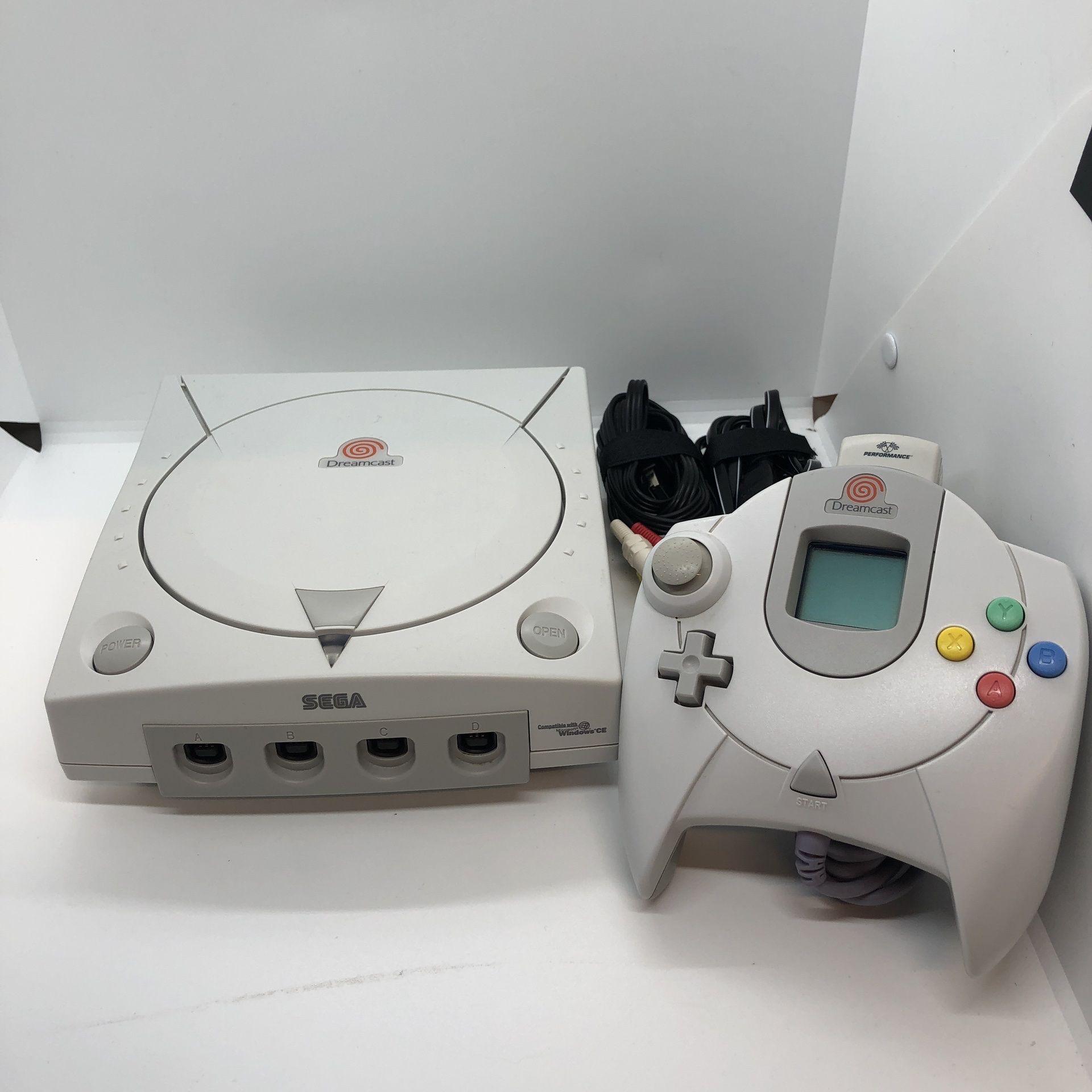 SEGA Dreamcast Console w/ Controller & Hookups