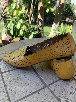 Cute Yellow Flats