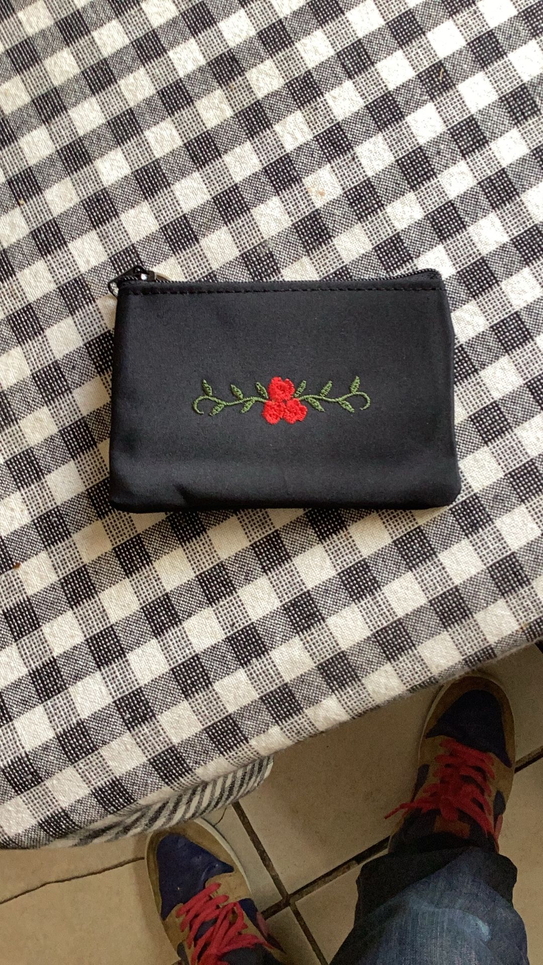 Coin Purse Travel Keychain Case Pouch Red Embroidered Rose Bud Green NWOT New ZipperBlack