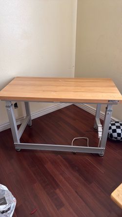 UltraHD Workbench with Wood Top