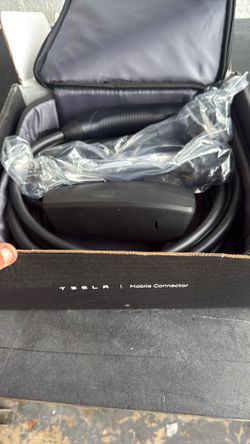 Tesla Model 3. Y  mobile conector