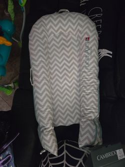 DockATot Deluxe+ Baby Lounger ā Gray Chevron