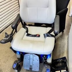 Extra-Wide Quantum 600 XL Power Chair – Charger Included!