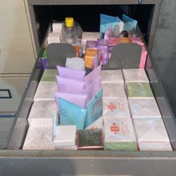 Selling Jafra Products / Vendiendo Jafra Productos.  (Read Description)