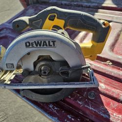 20v Dewalt Saw