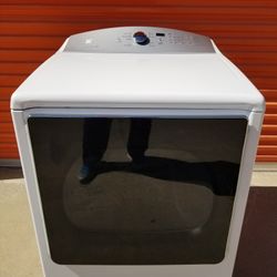 
HUGE (MEGA) CAPACITY!!! Top Of The Line, Kenmore 700 Series, Smart Dry Sensing, Gas Dryer, Options Galore!!! Must See To Appreciate!!!