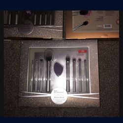 Real Technique Make Up Brushes $40 Selling For Half Off