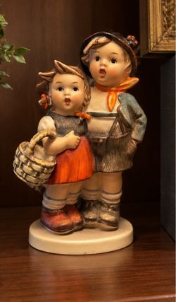 Vintage porcelain collectable figure. Germany