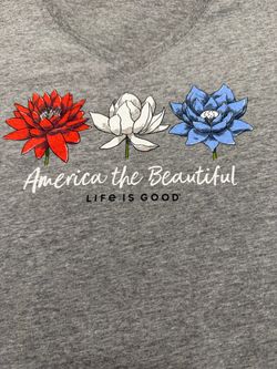 LN Life Is Good Gray Tee Red White and Blue Flora “America The Beautiful” ❤️🤍💙