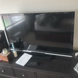 Vizio 45” Tv With Remote
