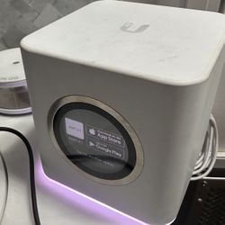 Unifi Amplifi Router With Power Adapter
