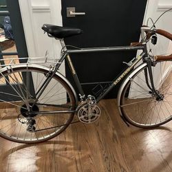 Very Nice Classic Schwinn Le Tour Luxe.  21" Frame