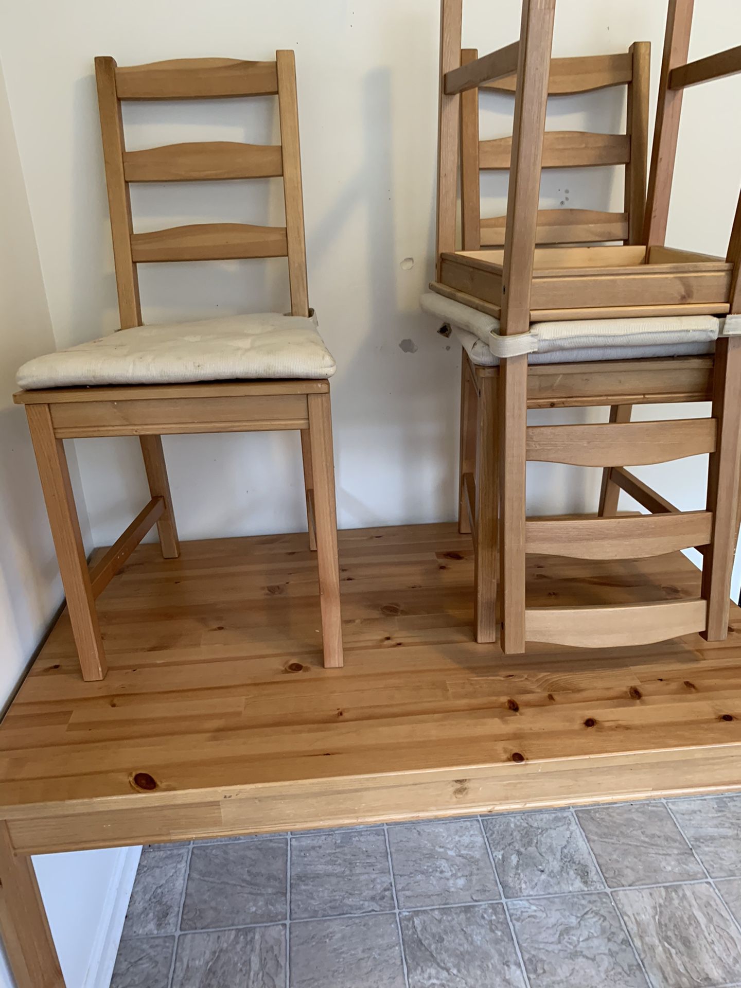 Wood kitchen table 4 seats with cushion