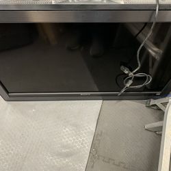 SONY 40” TV (Older Flat Screen - No Remote) 