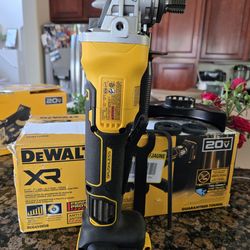NEW DEWALT DCG410VS 20V MAX XR 4-1/2 5-in Brushless Paddle Switch Grinder (TOOL ONLY, NO BATTERY