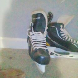 Brand New Professional Top Of The Line Ice Skate Size 9 And Size 8 1/2 In 100% Good Condition 