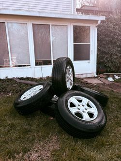 Stock wheels and tires For Jeep