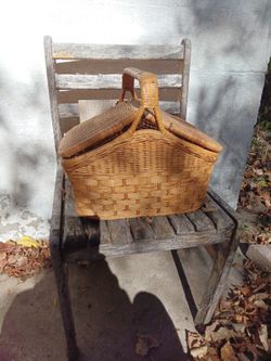 Vintage Wicker Picnic Basket