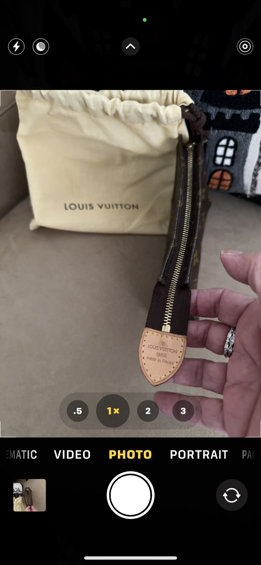 Louis Vuitton Presbyopia Mongram Canvas Compact Cosmetic Bag for Sale in  Los Angeles, CA - OfferUp
