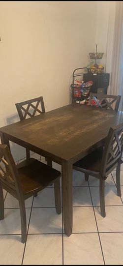 Sofá set and small Dinning set