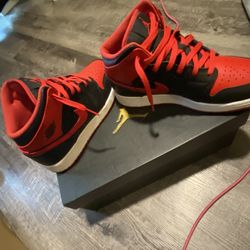 alternate bred jordan 1 mids womens  size 7 