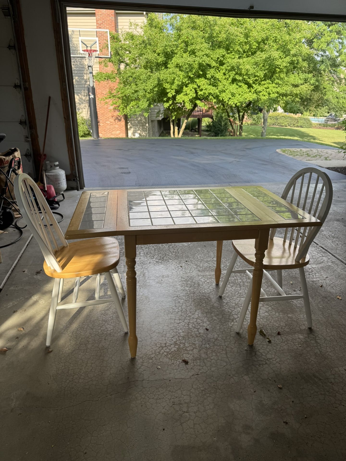 Kitchen table And 2 Chairs