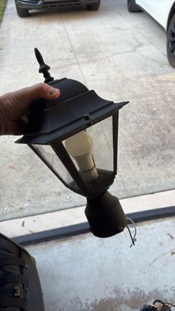 Free outdoor light / post lamp