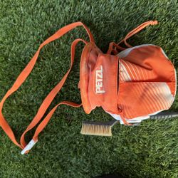 Petzl Chalk Bag With Chalk And Brush