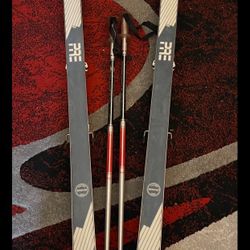 Skiis