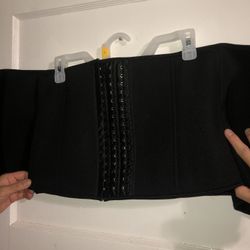 XL Waist Trainer With 4 Level Of Waist Control Comes With Zipper To Add Support