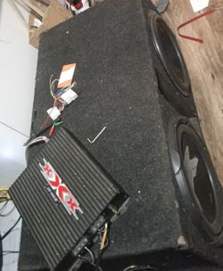2 Kenwood 12s In Box With Amp