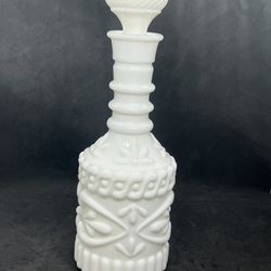 VTG 1969 Jim Beam White Milk Glass Decanter Bottle With Lid Model KY DRB-230 12”   This vintage 1969 Jim Beam White Milk Glass Decanter Bottle With Li
