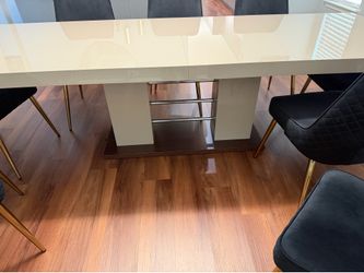Dining table and chair ￼