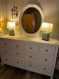 Full sized bed and dresser super great